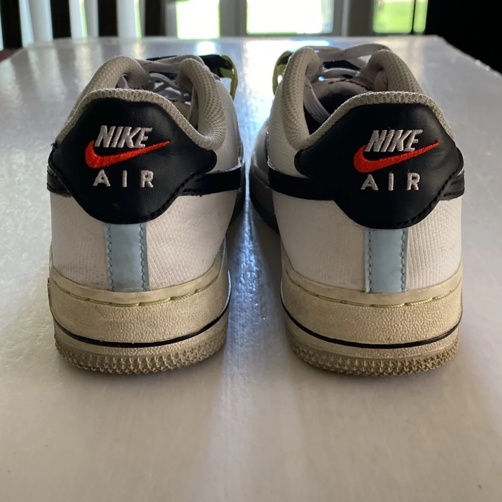 NIKE Air Force 1 Low LV8 DC2532-100 Sneakers Size 4Y